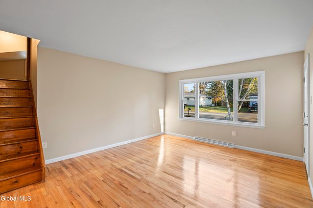 10 Dawn Drive, Glenville, NY 12302