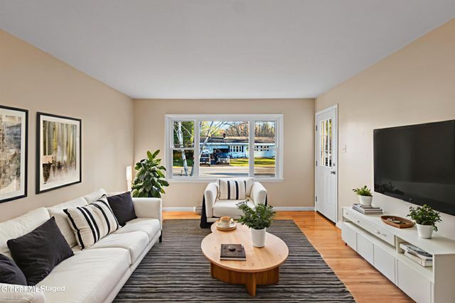 10 Dawn Drive, Glenville, NY 12302