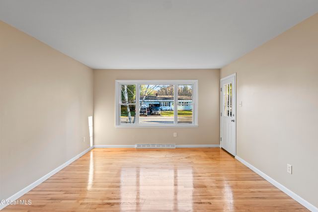 10 Dawn Drive, Glenville, NY 12302