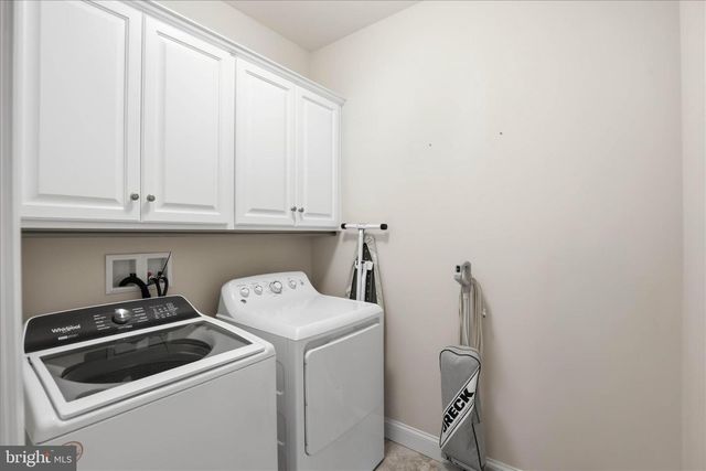 321 PIN OAK DR, Lititz, PA 17543