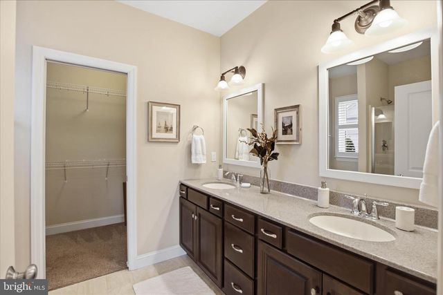 321 PIN OAK DR, Lititz, PA 17543