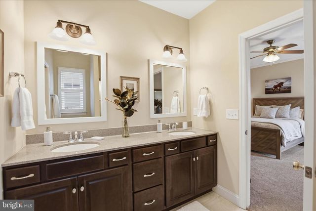 321 PIN OAK DR, Lititz, PA 17543