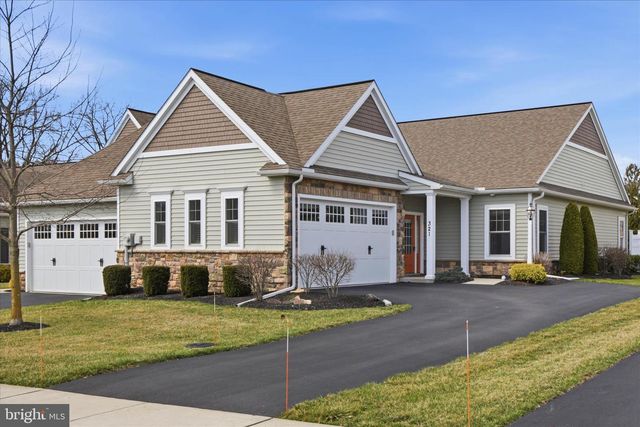 321 PIN OAK DR, Lititz, PA 17543