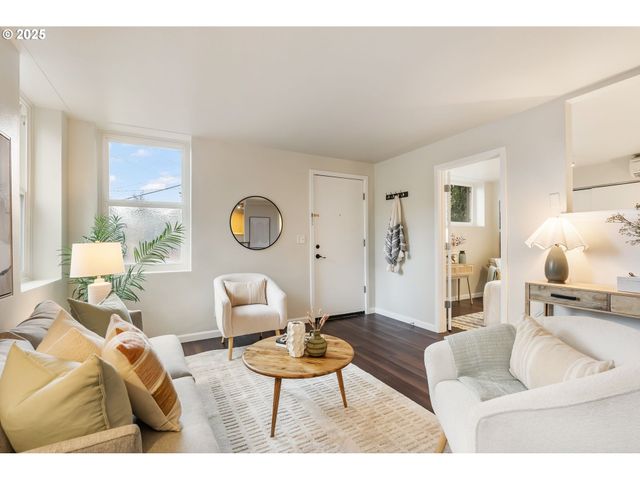 1205 Sw CARDINELL Dr 102, Portland, OR 97201