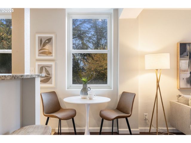 1205 Sw CARDINELL Dr 102, Portland, OR 97201