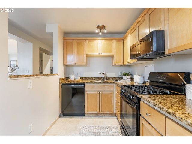 1205 Sw CARDINELL Dr 102, Portland, OR 97201