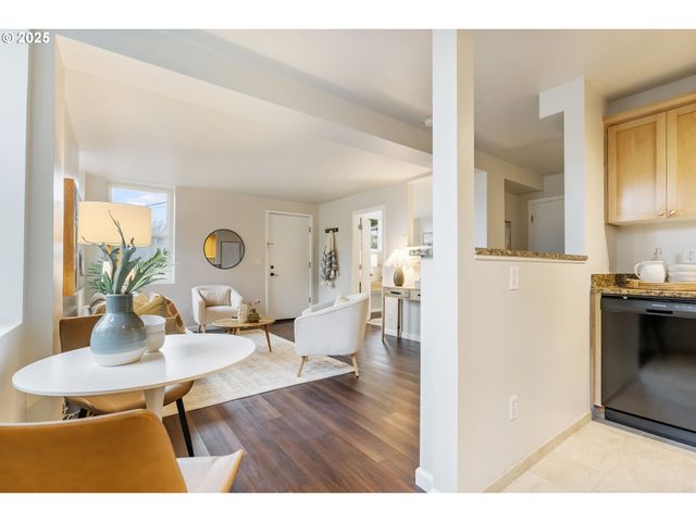 1205 Sw CARDINELL Dr 102, Portland, OR 97201