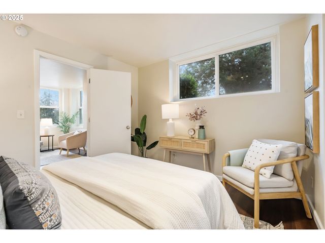 1205 Sw CARDINELL Dr 102, Portland, OR 97201