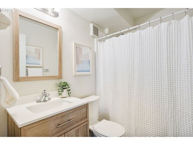 1205 Sw CARDINELL Dr 102, Portland, OR 97201