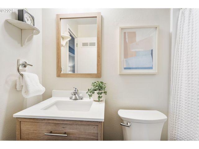 1205 Sw CARDINELL Dr 102, Portland, OR 97201