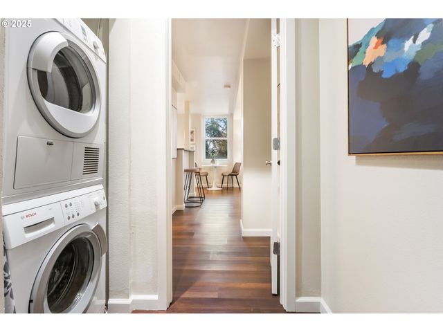 1205 Sw CARDINELL Dr 102, Portland, OR 97201