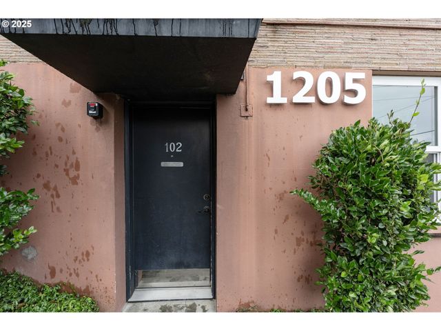 1205 Sw CARDINELL Dr 102, Portland, OR 97201