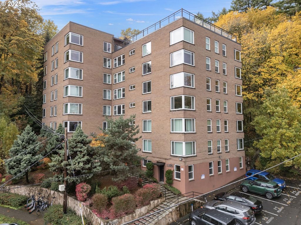1205 Sw CARDINELL Dr 102, Portland, OR 97201