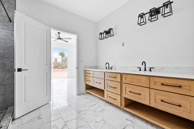3355 W Jayte Court, Tucson, AZ 85745