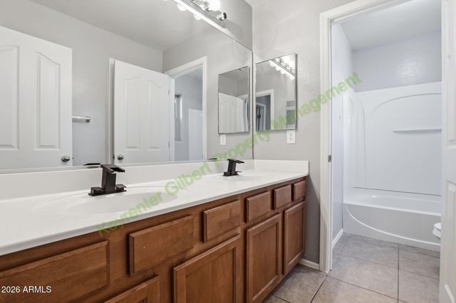 1621 S STARLING Drive, Gilbert, AZ 85295