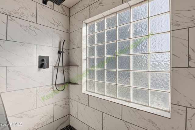 1621 S STARLING Drive, Gilbert, AZ 85295