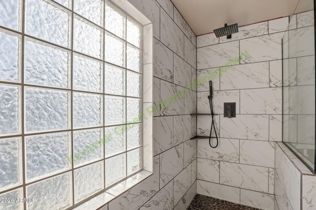 1621 S STARLING Drive, Gilbert, AZ 85295