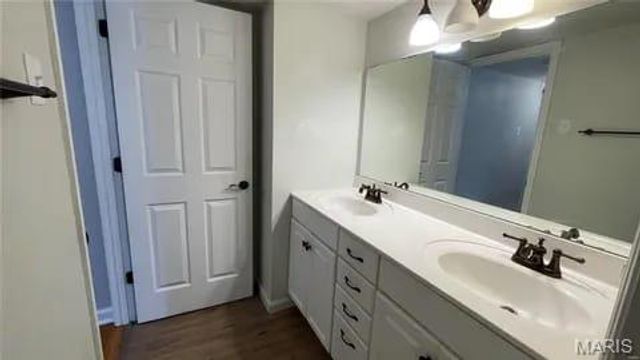 1152 Rue La Chelle Walk 1152, Creve Coeur, MO 63141
