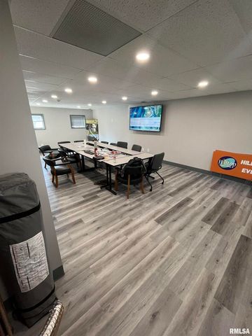 122 E 15TH Street, Davenport, IA 52803