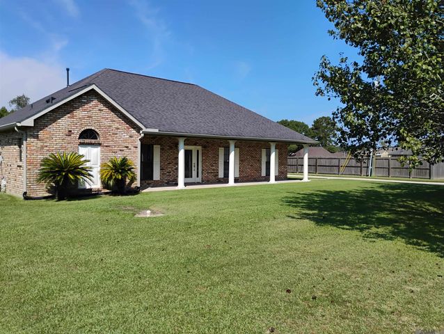 25595 Ashland Bend Drive, Denham Springs, LA 70726