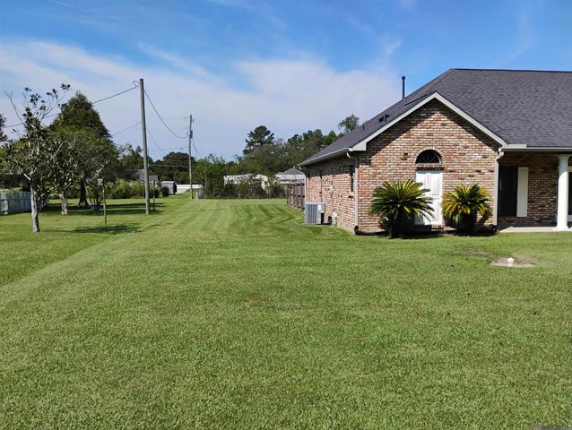 25595 Ashland Bend Drive, Denham Springs, LA 70726