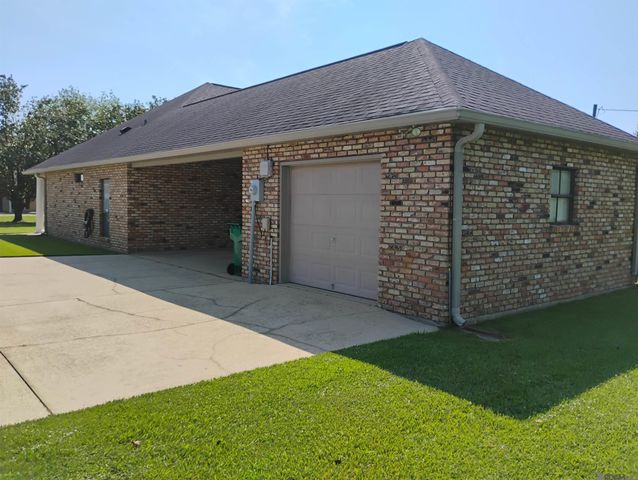 25595 Ashland Bend Drive, Denham Springs, LA 70726