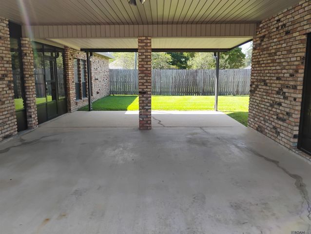 25595 Ashland Bend Drive, Denham Springs, LA 70726