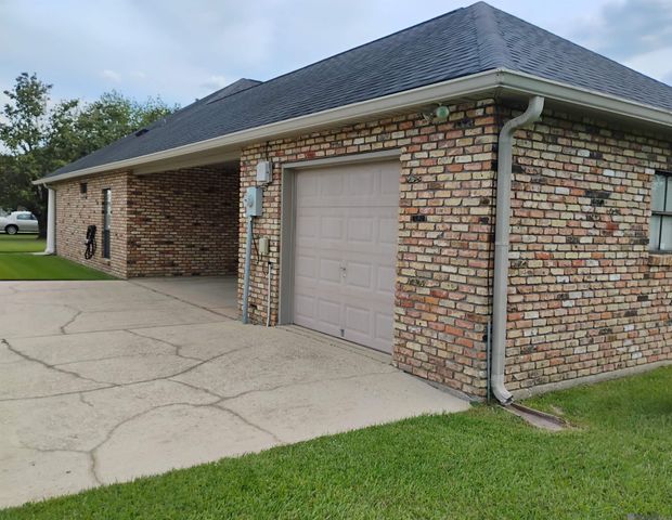 25595 Ashland Bend Drive, Denham Springs, LA 70726