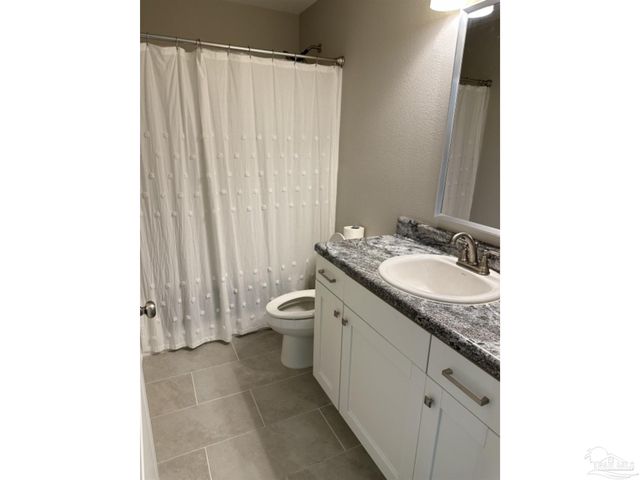 5628 Charter Cir, Gulf Breeze, FL 32563