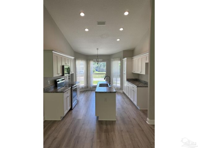5628 Charter Cir, Gulf Breeze, FL 32563