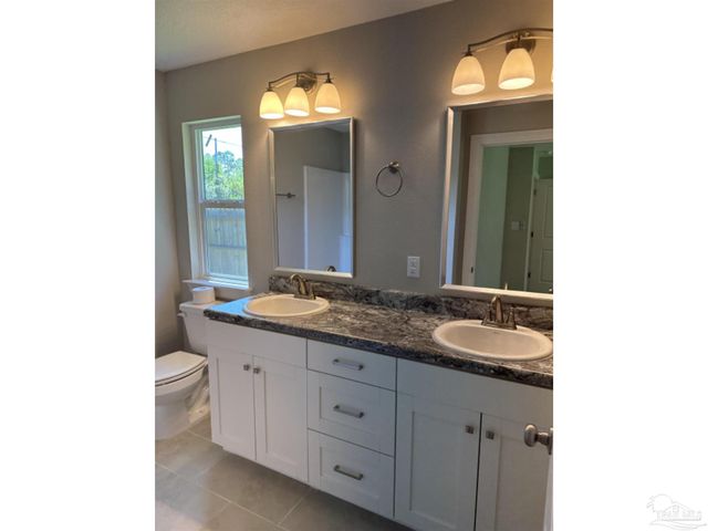 5628 Charter Cir, Gulf Breeze, FL 32563