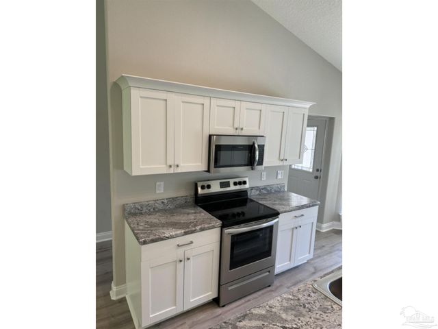 5628 Charter Cir, Gulf Breeze, FL 32563