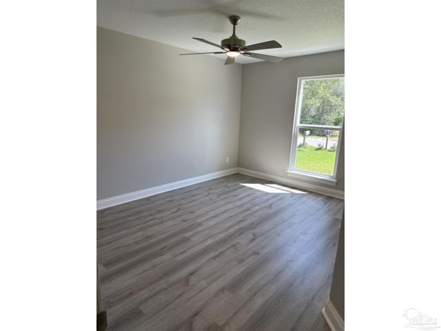 5628 Charter Cir, Gulf Breeze, FL 32563