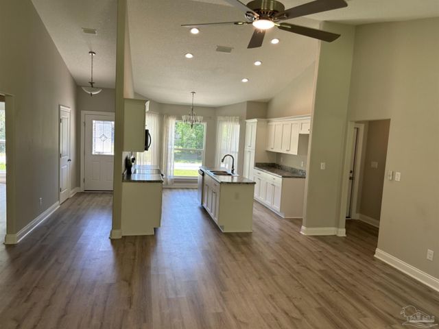 5628 Charter Cir, Gulf Breeze, FL 32563