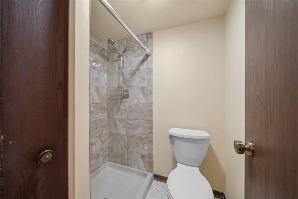 Image 14 of property listing at 525 Cumnor Road 204, Westmont, IL 60559