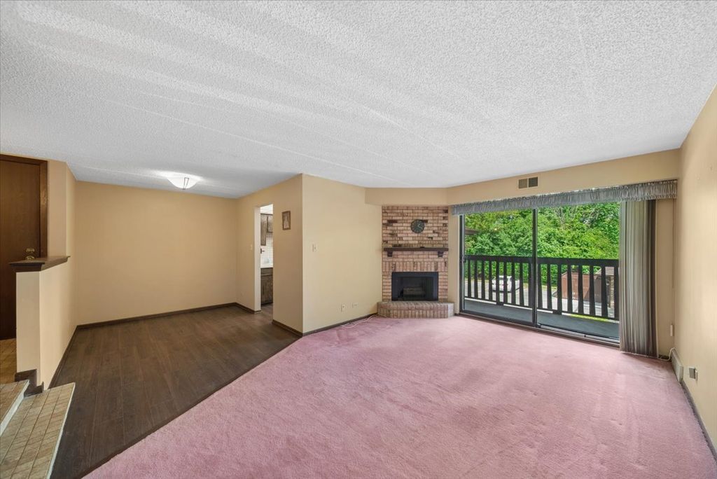 Image 5 of property listing at 525 Cumnor Road 204, Westmont, IL 60559