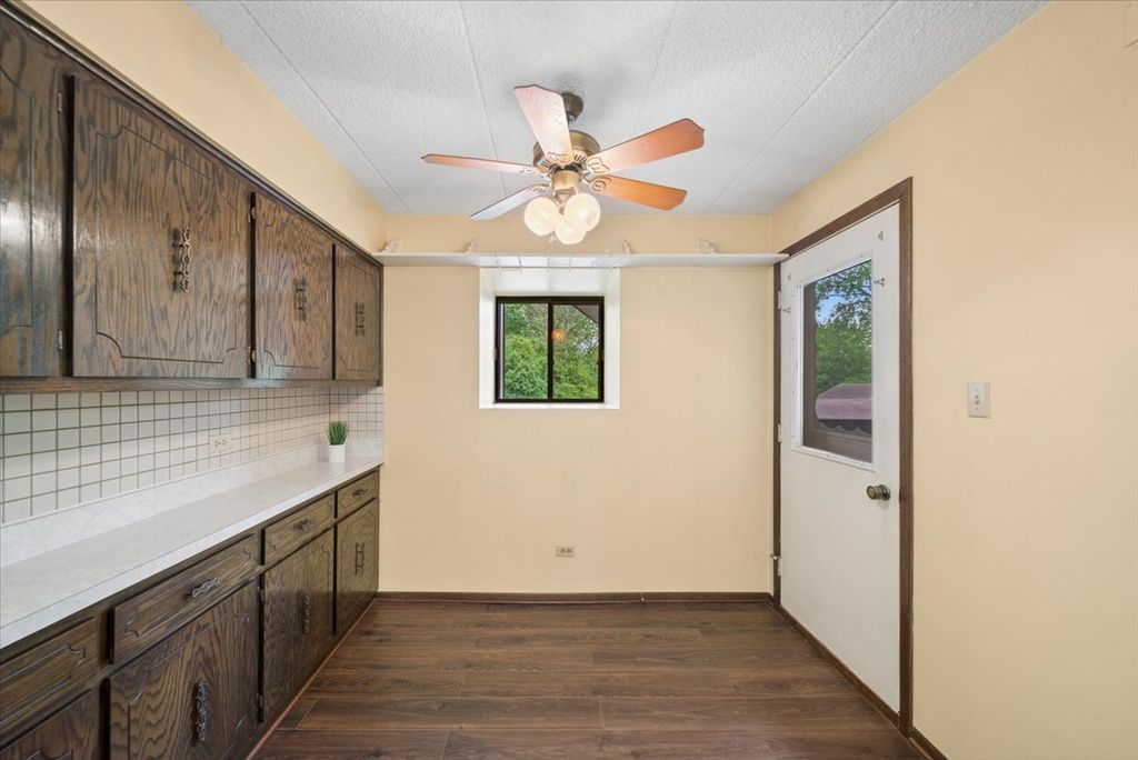Image 10 of property listing at 525 Cumnor Road 204, Westmont, IL 60559