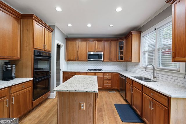 227 Oakwind Pte, Acworth, GA 30101