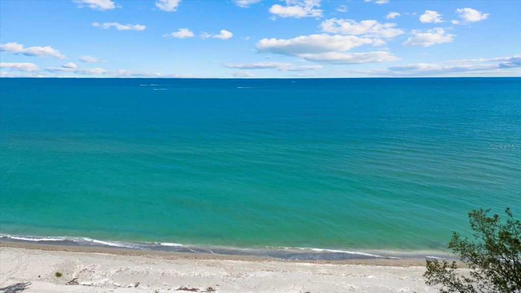 Image 11 of property listing at 8440 SANDERLING ROAD, Sarasota, FL 34242