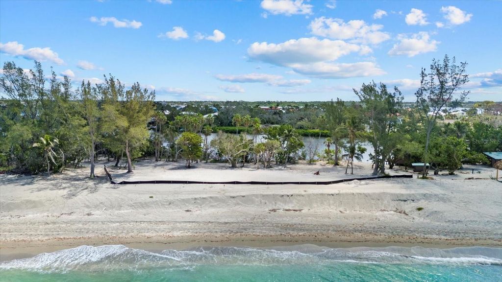 Image 12 of property listing at 8440 SANDERLING ROAD, Sarasota, FL 34242