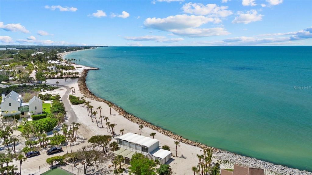 Image 16 of property listing at 8440 SANDERLING ROAD, Sarasota, FL 34242