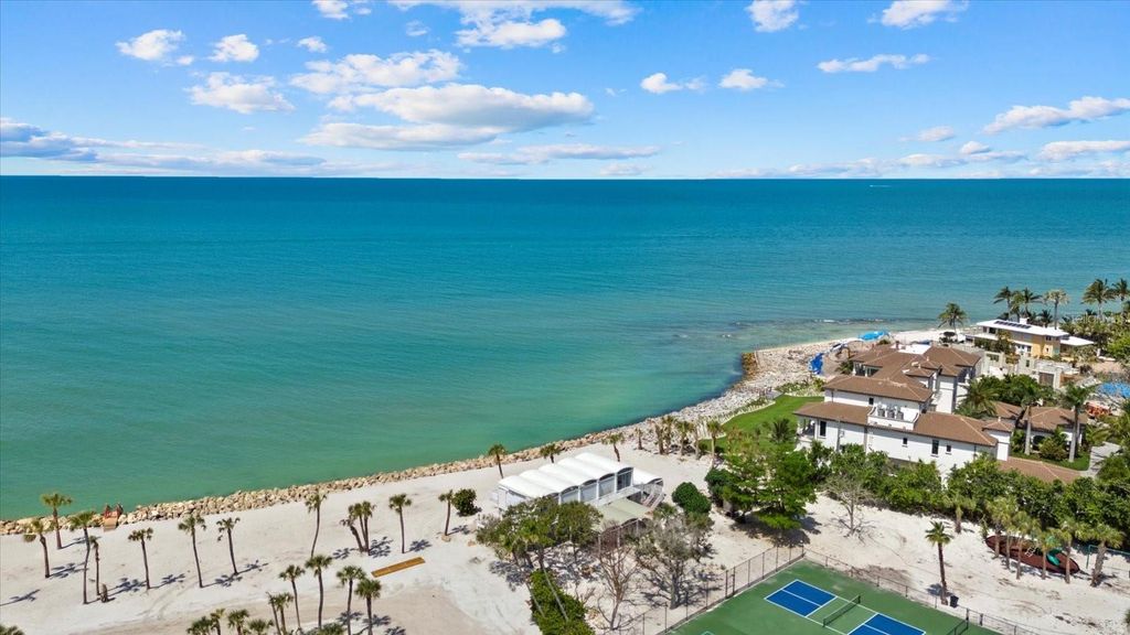 Image 18 of property listing at 8440 SANDERLING ROAD, Sarasota, FL 34242