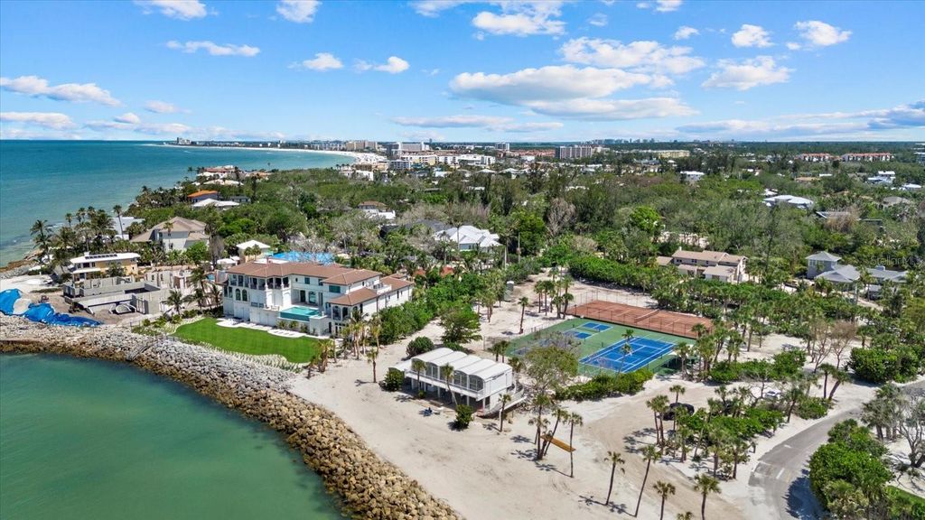 Image 19 of property listing at 8440 SANDERLING ROAD, Sarasota, FL 34242