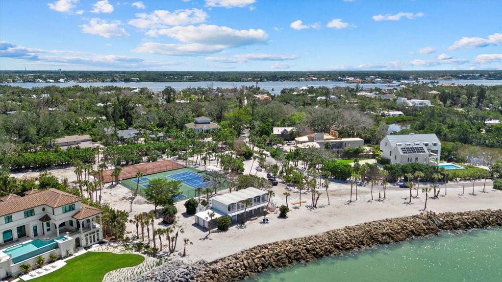 Image 20 of property listing at 8440 SANDERLING ROAD, Sarasota, FL 34242