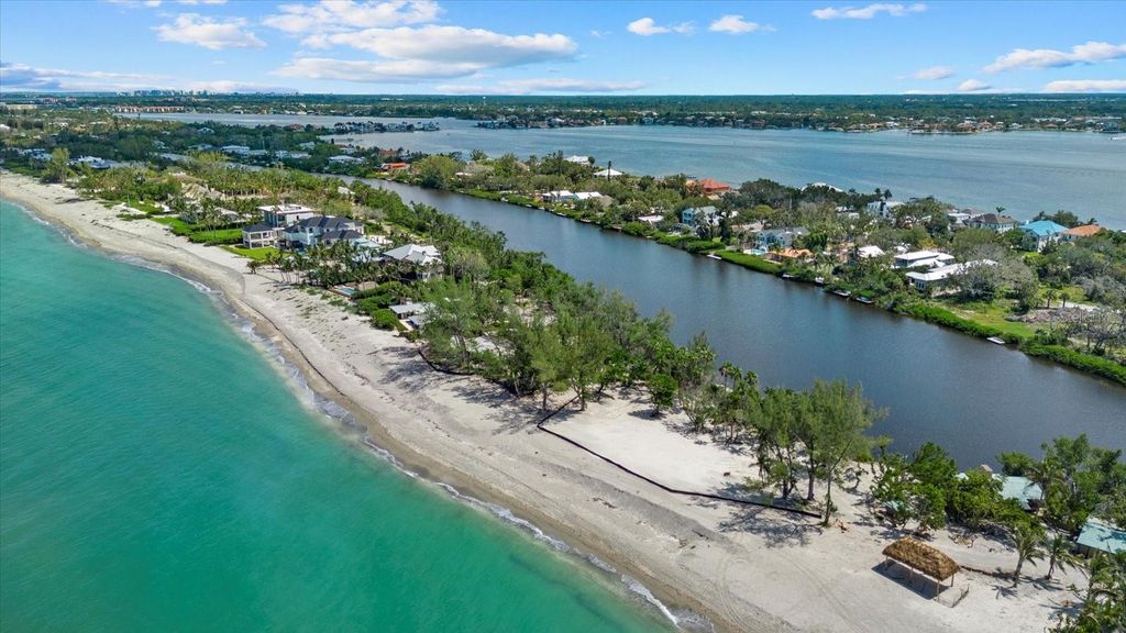 Image 3 of property listing at 8440 SANDERLING ROAD, Sarasota, FL 34242