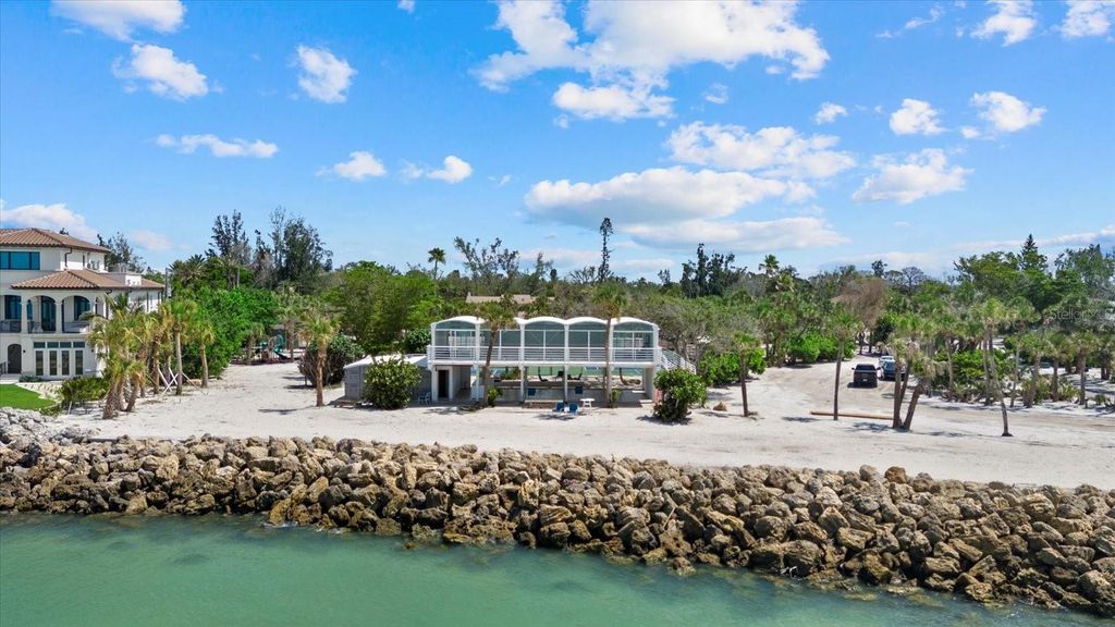 Image 21 of property listing at 8440 SANDERLING ROAD, Sarasota, FL 34242