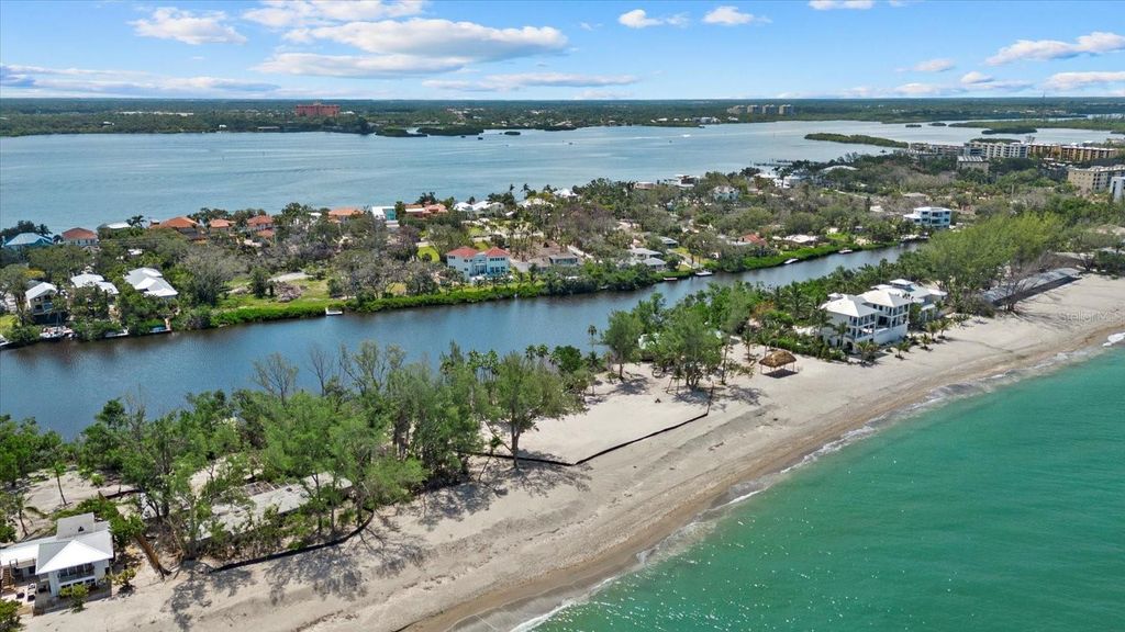 Image 5 of property listing at 8440 SANDERLING ROAD, Sarasota, FL 34242