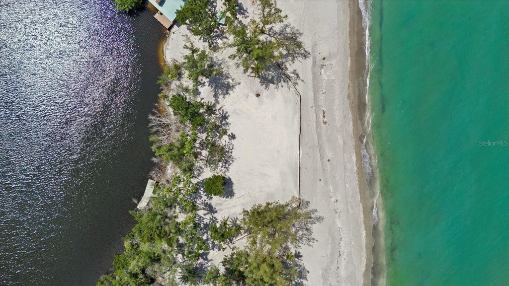 Image 6 of property listing at 8440 SANDERLING ROAD, Sarasota, FL 34242