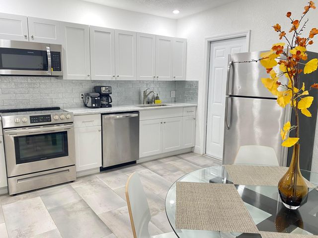 626 NE 17th Way, Fort Lauderdale, FL 33304