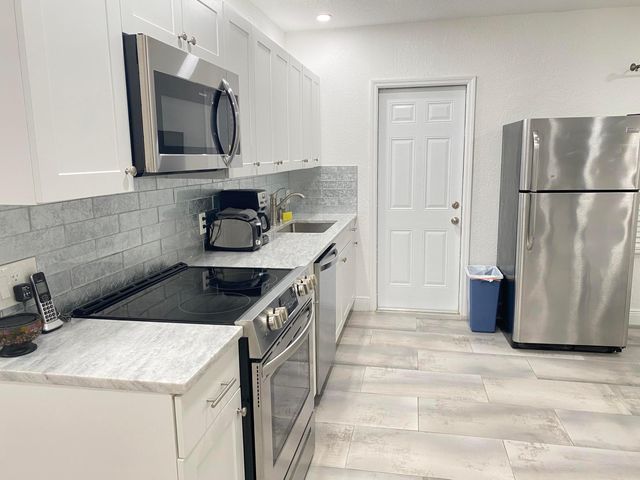 626 NE 17th Way, Fort Lauderdale, FL 33304